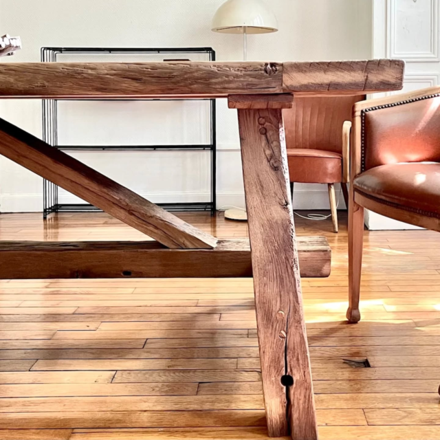 L’art de ressusciter le bois, Héritage sculpté, âme retrouvée

Dans un monde de consommation rapide, cet article dévoile la renaissance du bois ancien : chaque planche patinée reprend vie en pièce unique, façonnée sur-mesure pour durer éternellement.

Et vous, quelle place donneriez-vous à un matériau chargé d’histoire dans votre intérieur ?

𝗣𝗮𝗿 : Follos Design

𝗜𝗺𝗮𝗴𝗲𝘀 : @follosdesign

#boisancien #designfrançais #artisanatdart #créationdurable #designcontemporain

---

🇬🇧 English Version :

The art of reviving wood, Sculpted heritage, reborn soul
In a world driven by speed, this article reveals the revival of aged wood: each timeworn plank is reborn as a unique, bespoke piece crafted to last for generations.

How would you bring a soulful, storied material into your home?

antiquewood frenchdesign craftsmanship sustainablecreation contemporarydesign